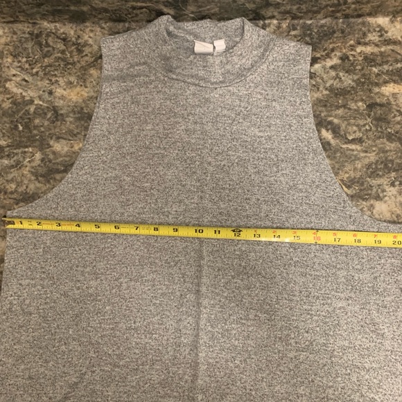 2 Grey Gap Mockneck Sleeveless Sweaters - Picture 8 of 11